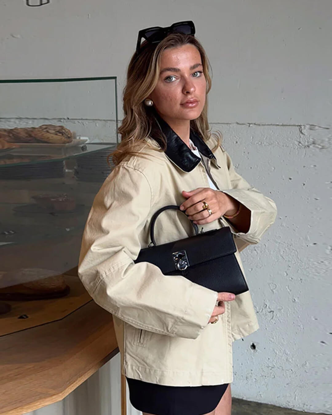 OLANE Stylish Contrast Collar Zip-Up Jacket BeigeMJacket