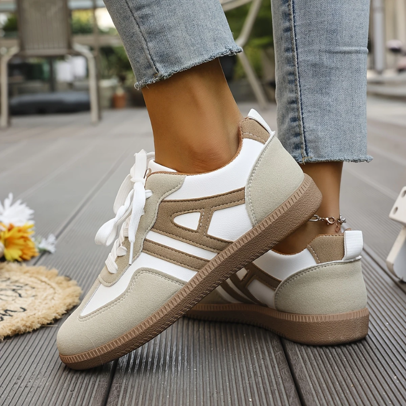 LightweightLeisure Sneaker