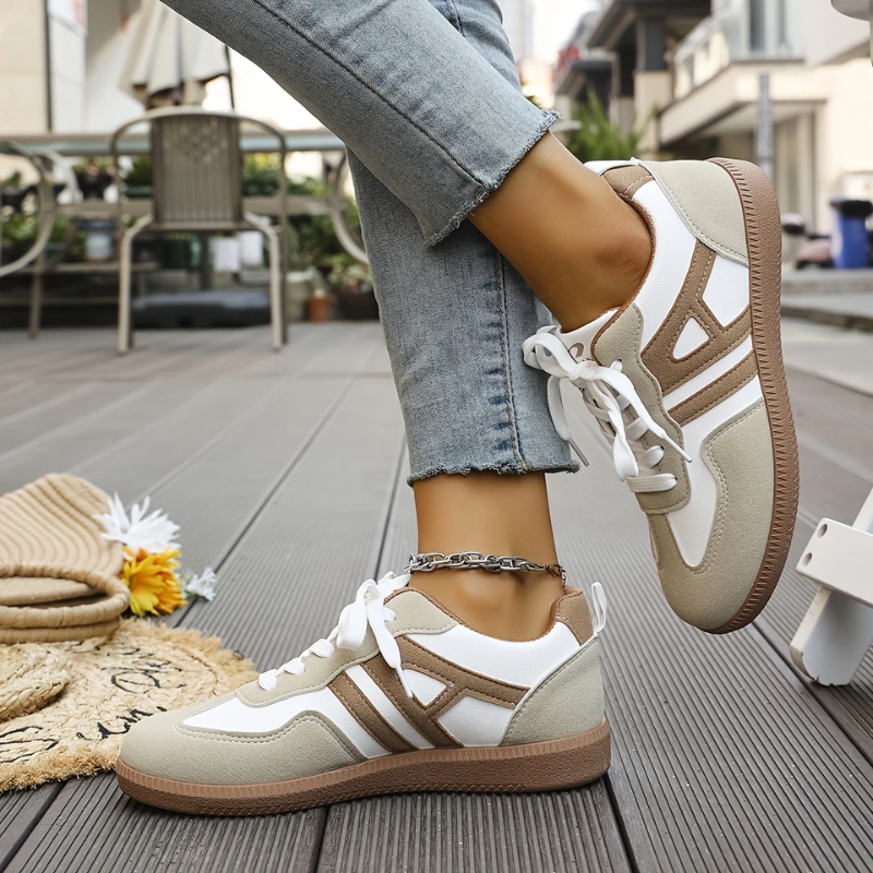 LightweightLeisure Sneaker